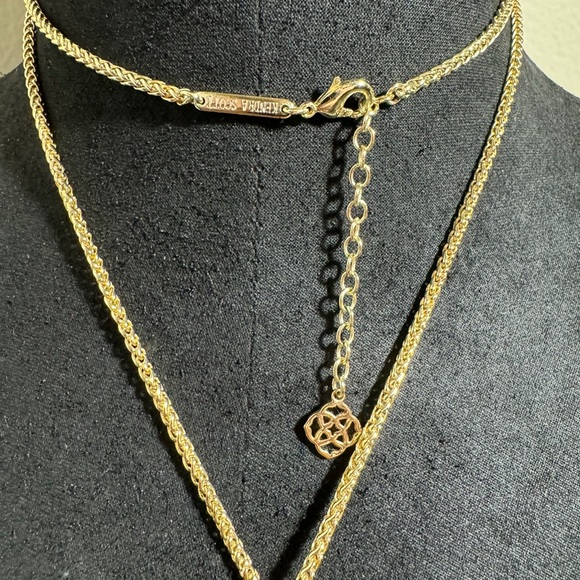 Kendra Scott Gold Everly in Hot Pink Agate - Picture 7 of 8